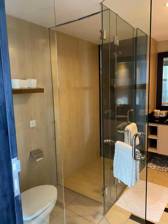 Stylish 2 Bedroom Penthouse Apt, Newly Refreshed, 50 Mbps, Pool, Gym, Resto กูตา ภายนอก รูปภาพ